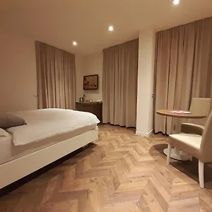 https://the-tourist-rooms.it-lombardy.com